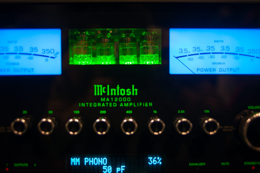 McIntosh MA12000 integra